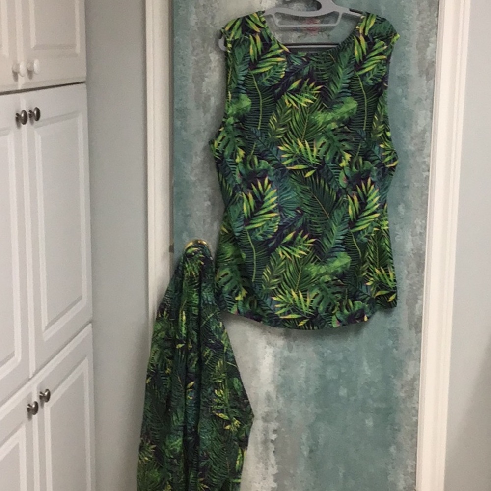 Ladies 2 piece sleeveless top with matching mesh cover